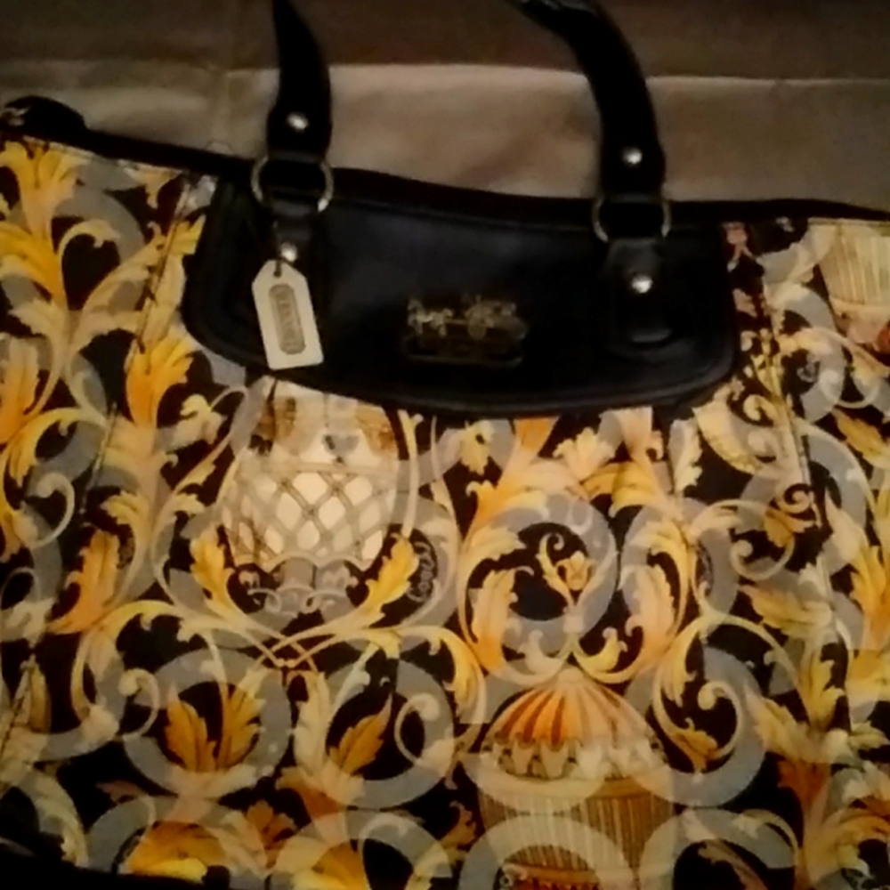 Coach vintage tote in black and golden yellow baroque pattern